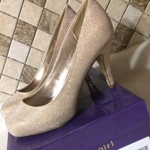 Size 6 1/2 gold sparkly heels NWT